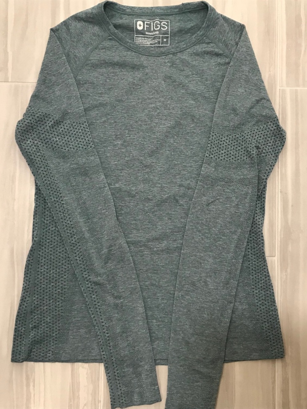 FIGS Salta Seamless Womens Medium Performance Underscrub Long Sleeve Green